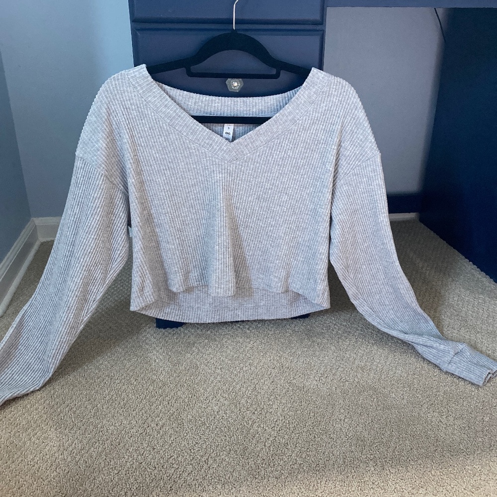 Alo Yoga “Muse V-Neck Pullover-Athletic Heather Grey” women’s size small